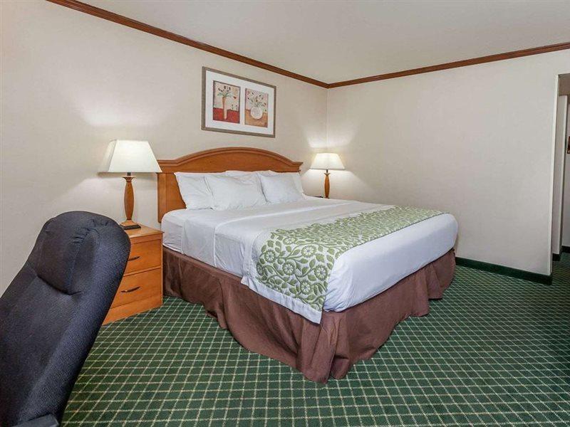 Days Inn & Suites By Wyndham Warren Ngoại thất bức ảnh