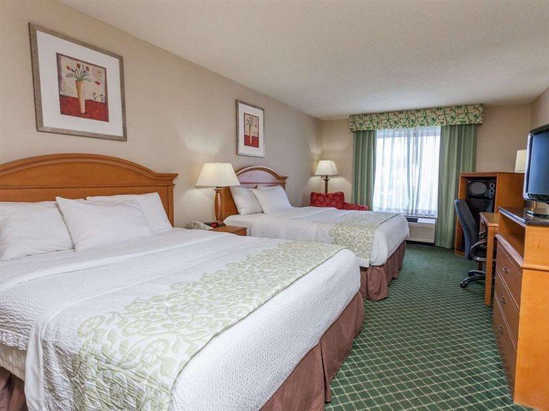 Days Inn & Suites By Wyndham Warren Ngoại thất bức ảnh