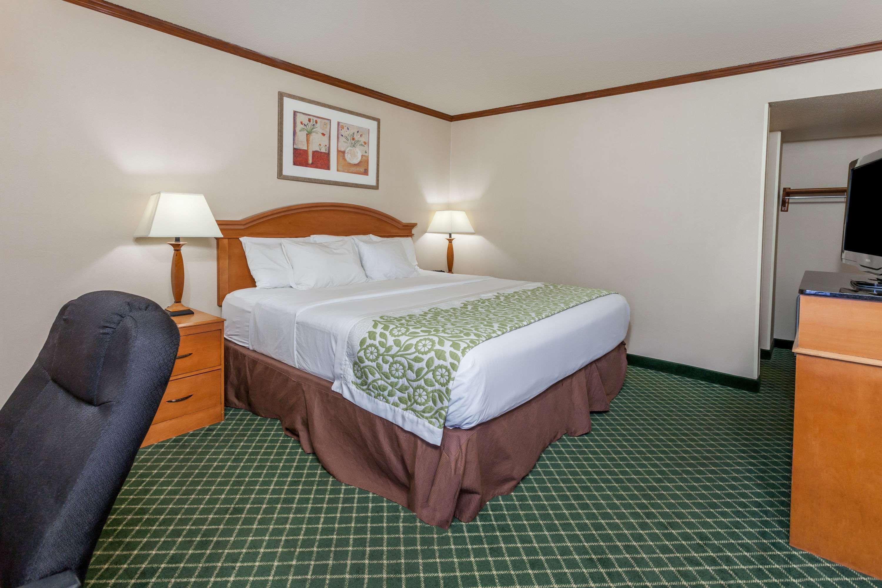 Days Inn & Suites By Wyndham Warren Ngoại thất bức ảnh