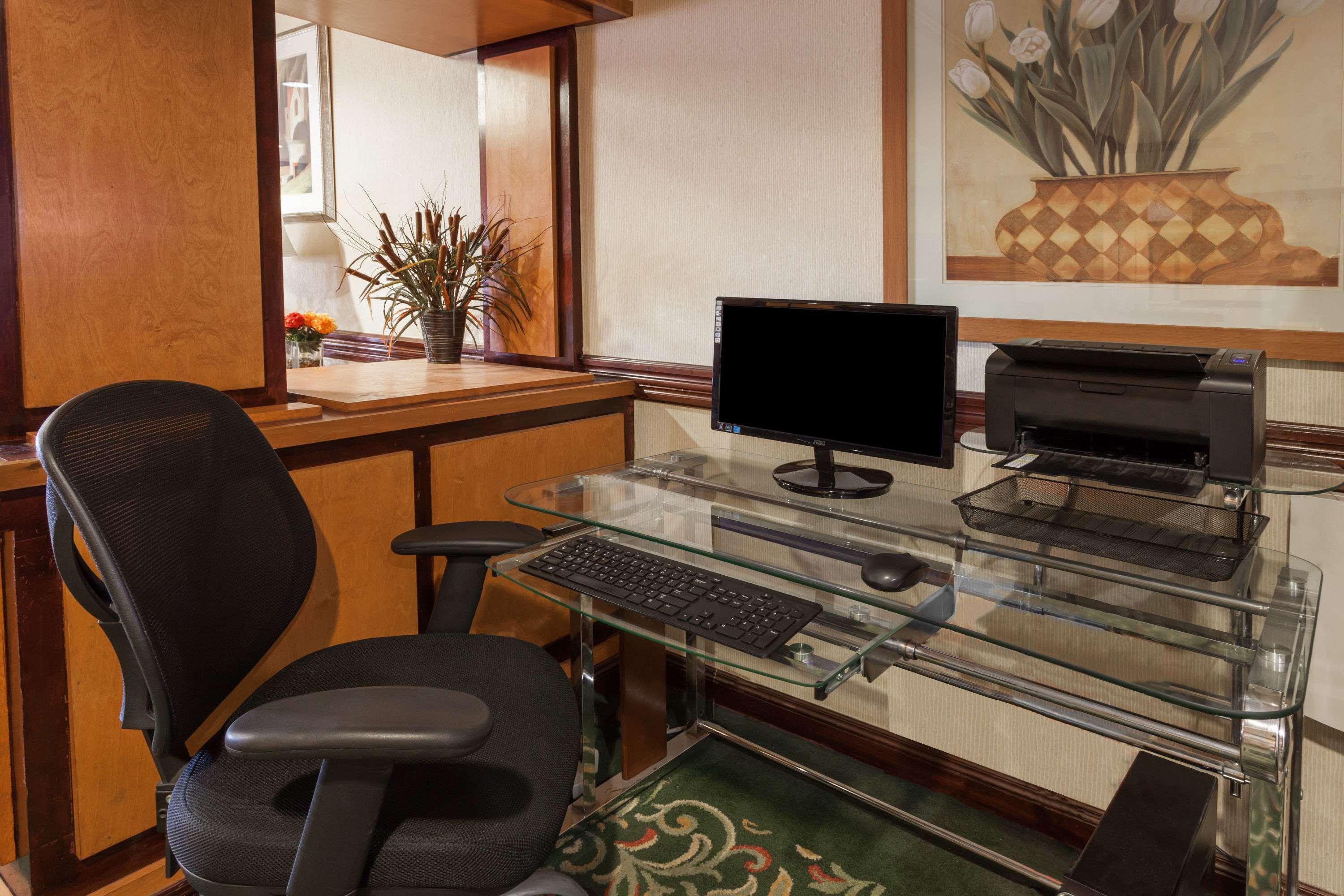 Days Inn & Suites By Wyndham Warren Ngoại thất bức ảnh