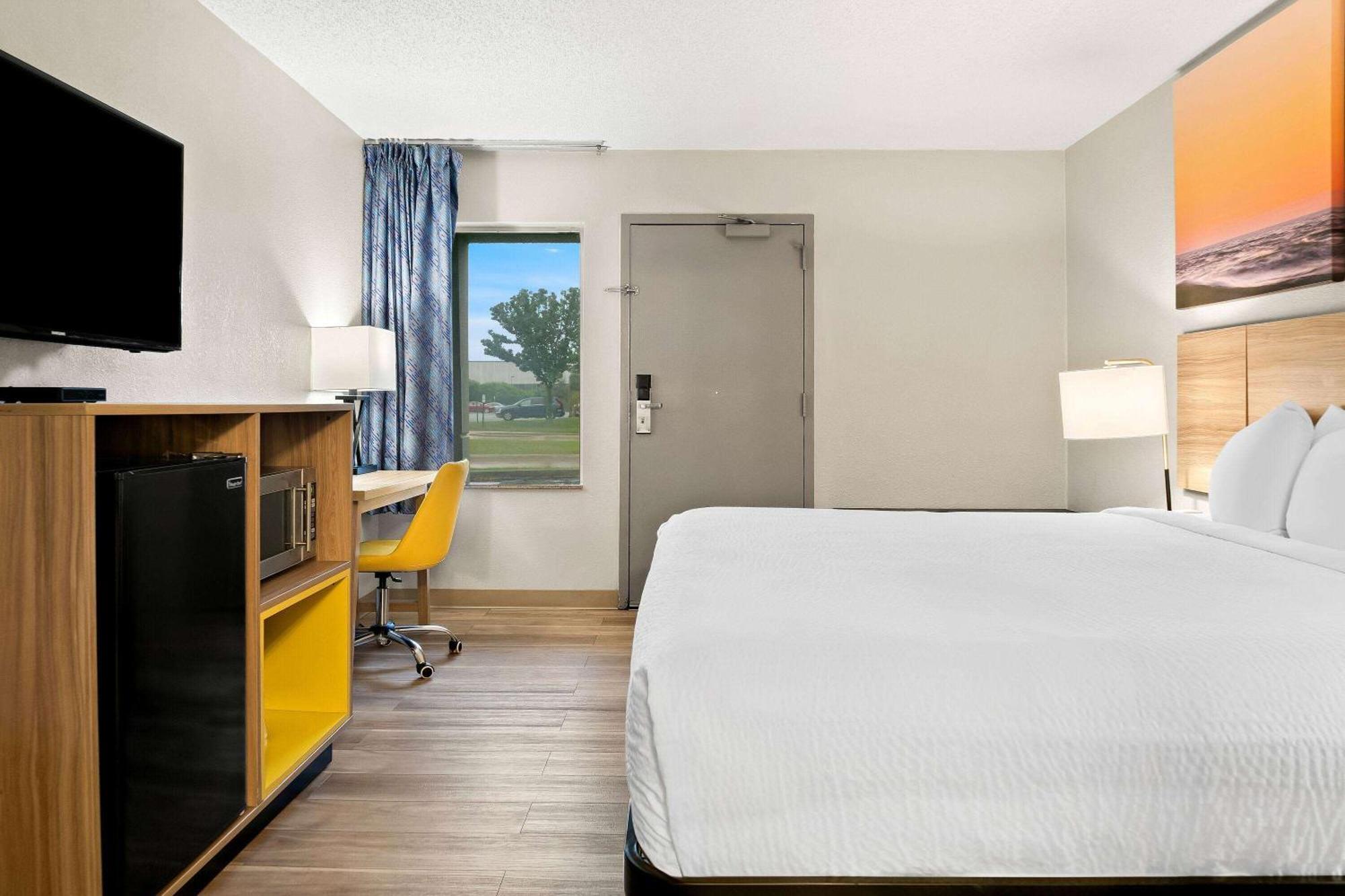 Days Inn & Suites By Wyndham Warren Ngoại thất bức ảnh
