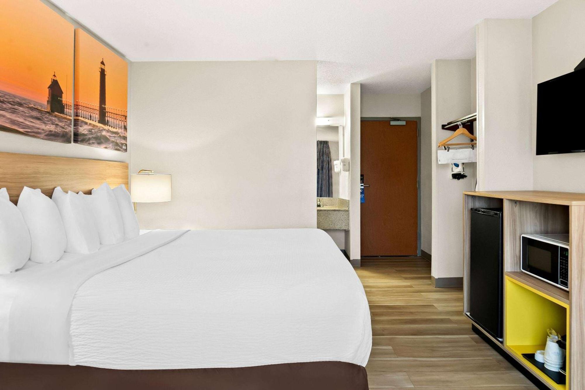 Days Inn & Suites By Wyndham Warren Ngoại thất bức ảnh