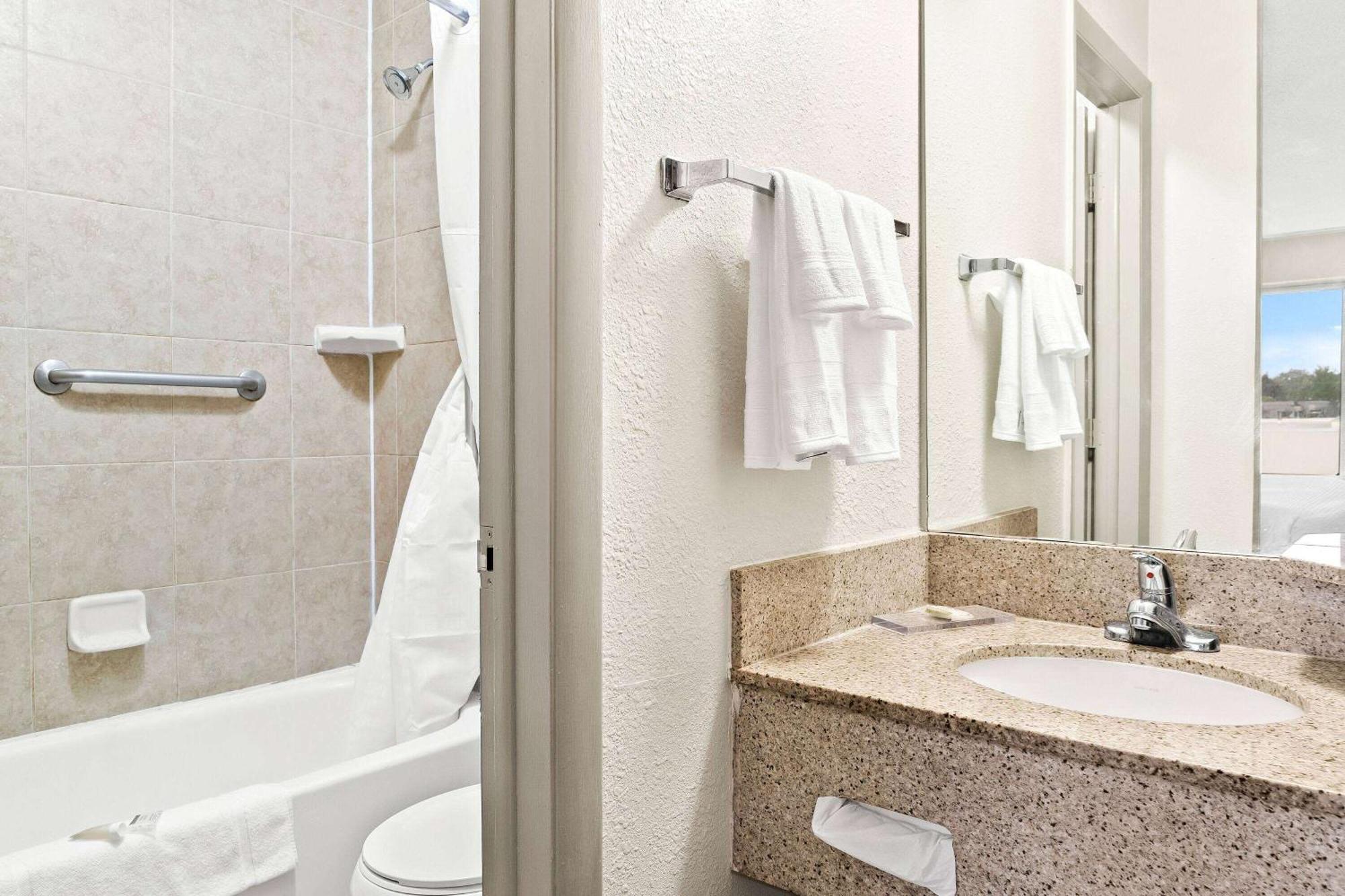 Days Inn & Suites By Wyndham Warren Ngoại thất bức ảnh