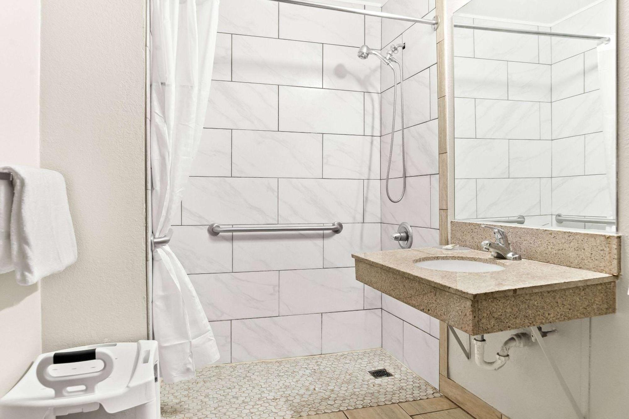 Days Inn & Suites By Wyndham Warren Ngoại thất bức ảnh