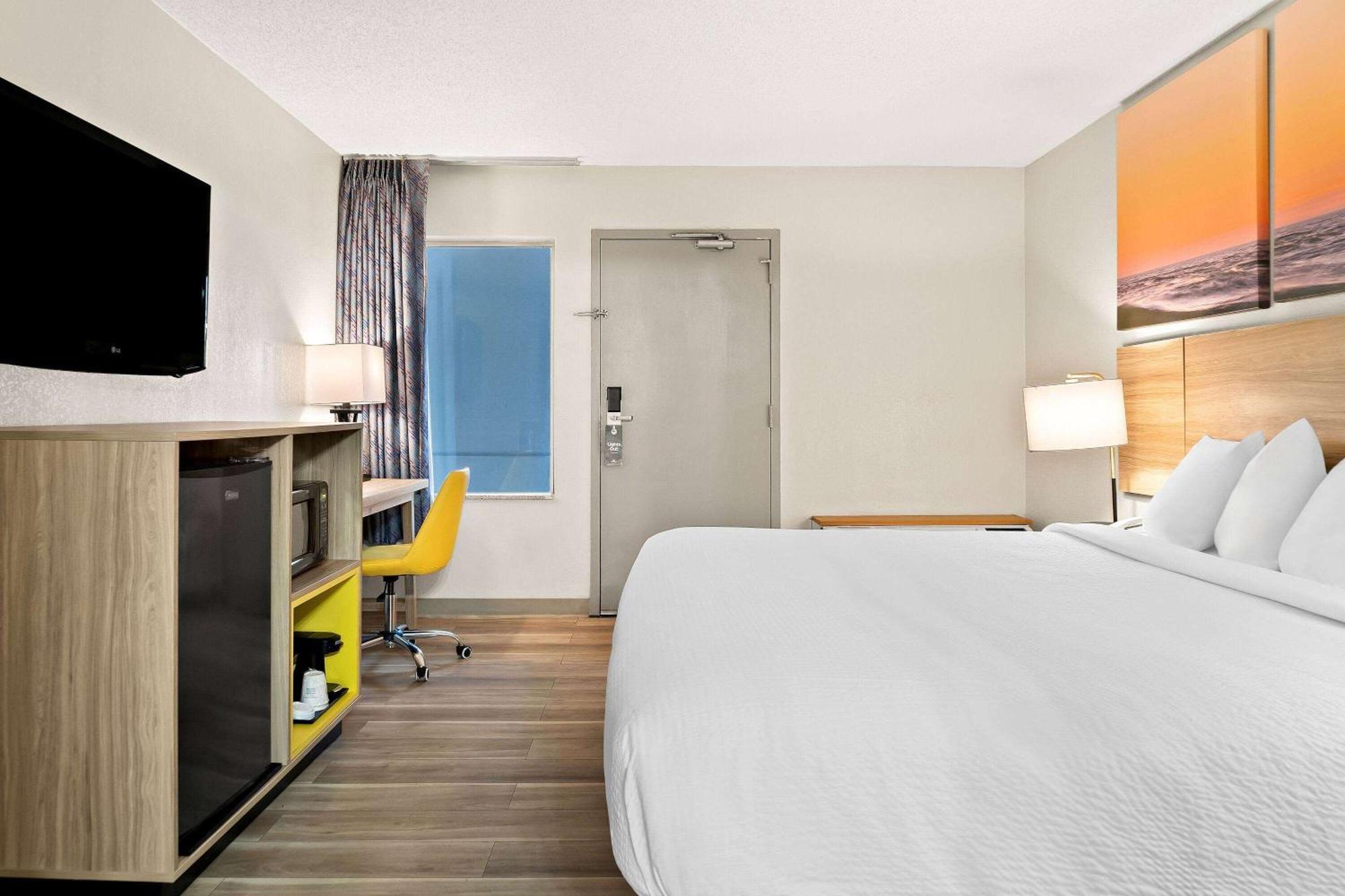Days Inn & Suites By Wyndham Warren Ngoại thất bức ảnh