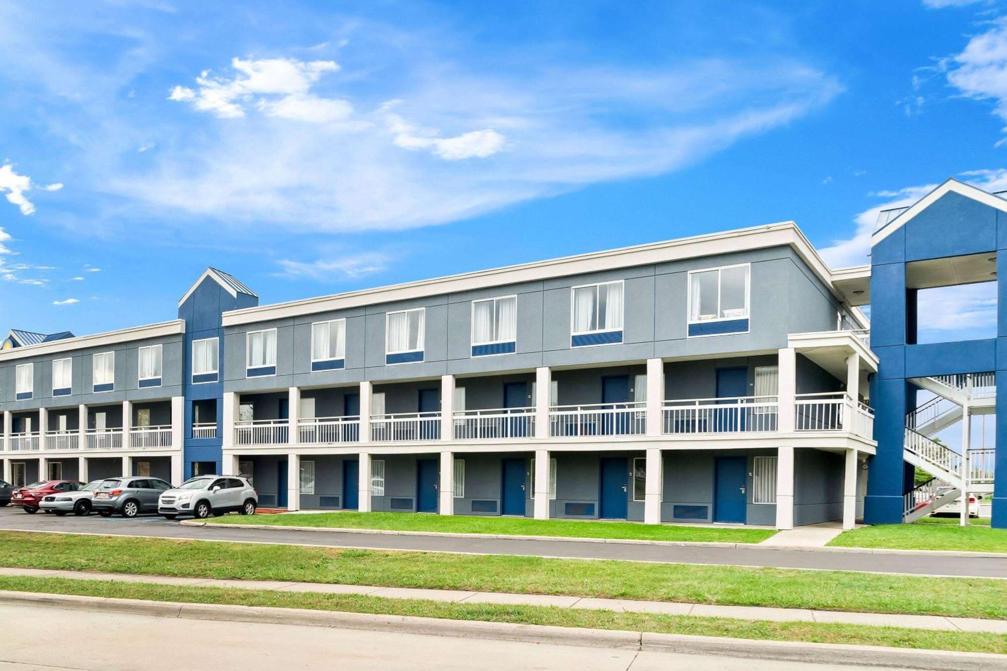 Days Inn & Suites By Wyndham Warren Ngoại thất bức ảnh